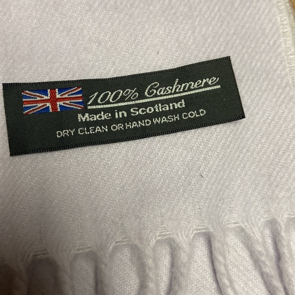 New Cashmere Scarf - Picture 2 of 6